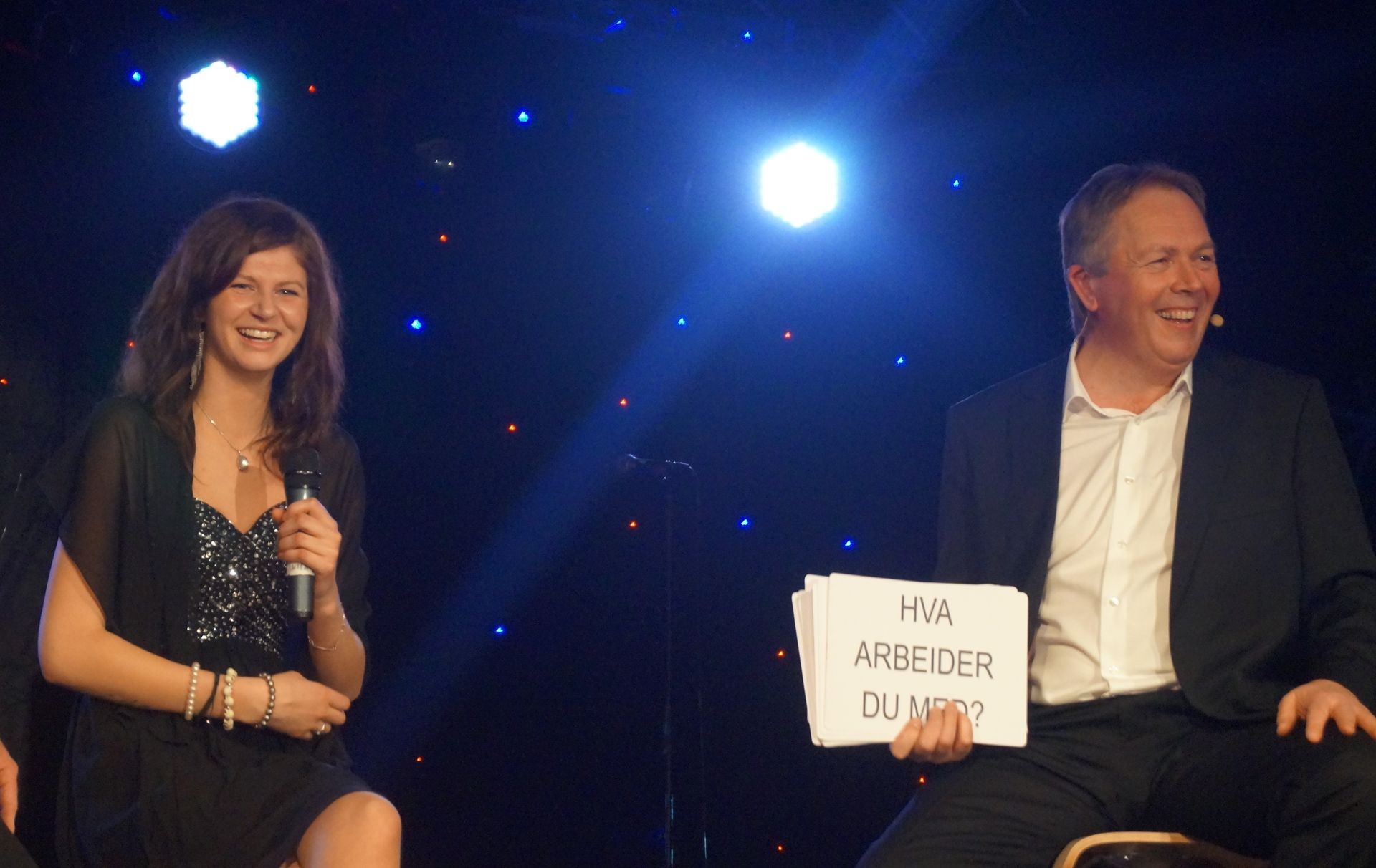 Show før eller under middagen